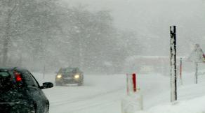 autoaufbereitung-winter-bild-1-winterliche-strasse autoaufbereitung-winter-bild-1-winterliche-strasse